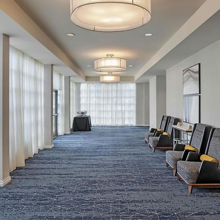 Courtyard Long Beach Airport Bagian luar foto