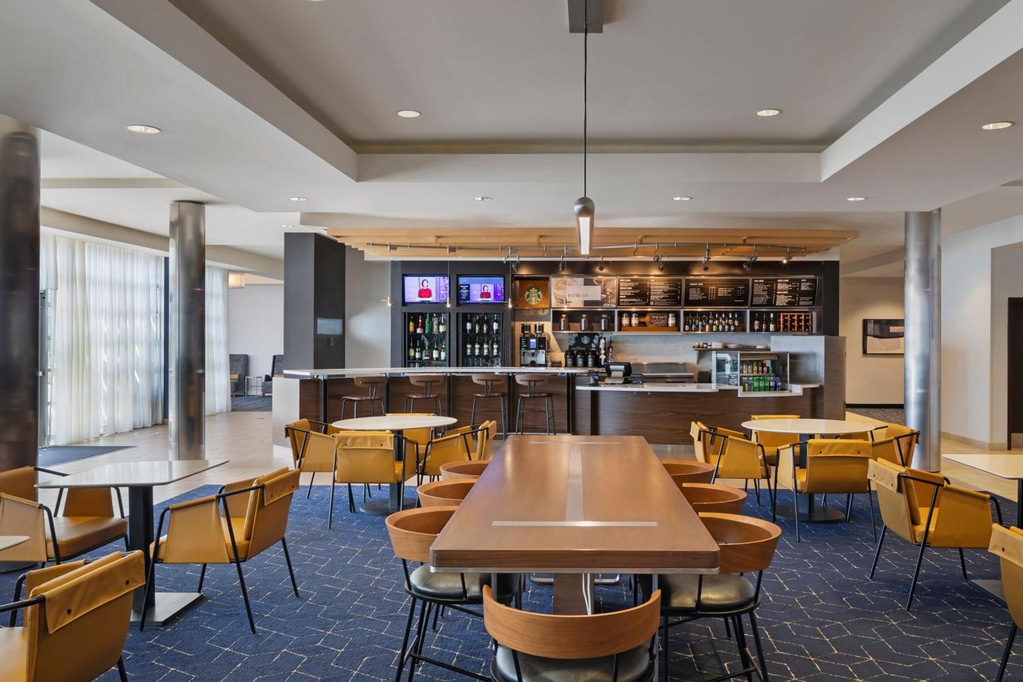 Courtyard Long Beach Airport Bagian luar foto